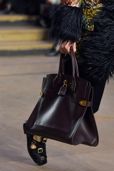 Look 60